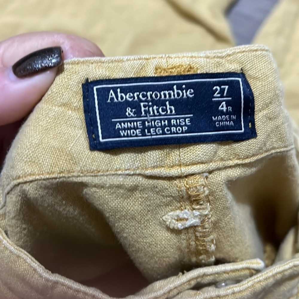 Abercrombie and Fitch cropped pants - Picture 3 of 5